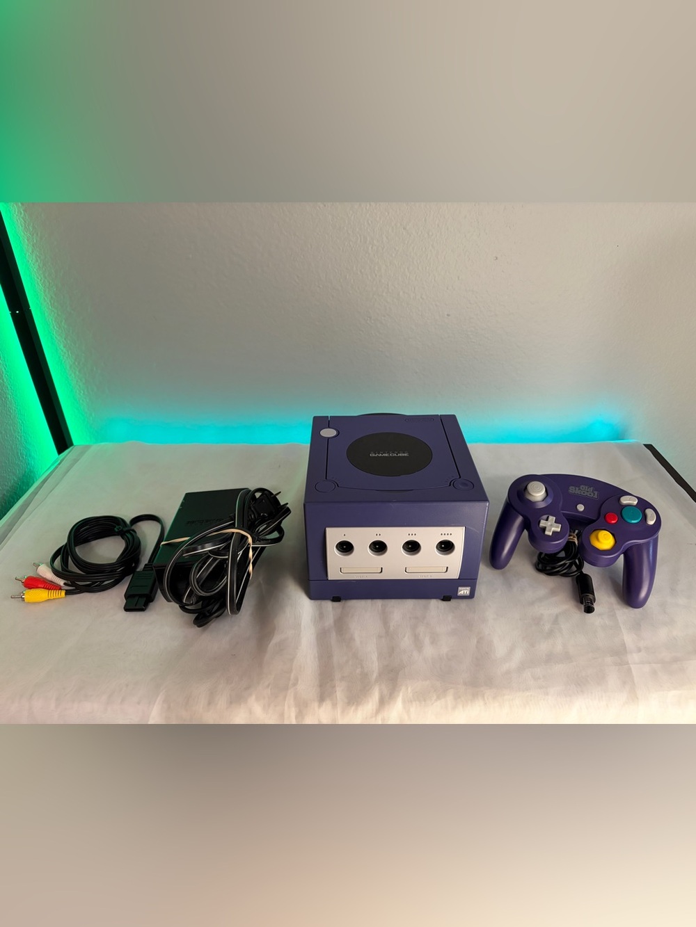 Nintendo GameCube Purple Console Bundle Controllers Power/AV Cables Tested Works - Picture 2 of 16